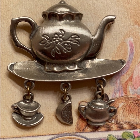 Lindsey Claire Fine Pewter Charmer - Picture 4 of 6